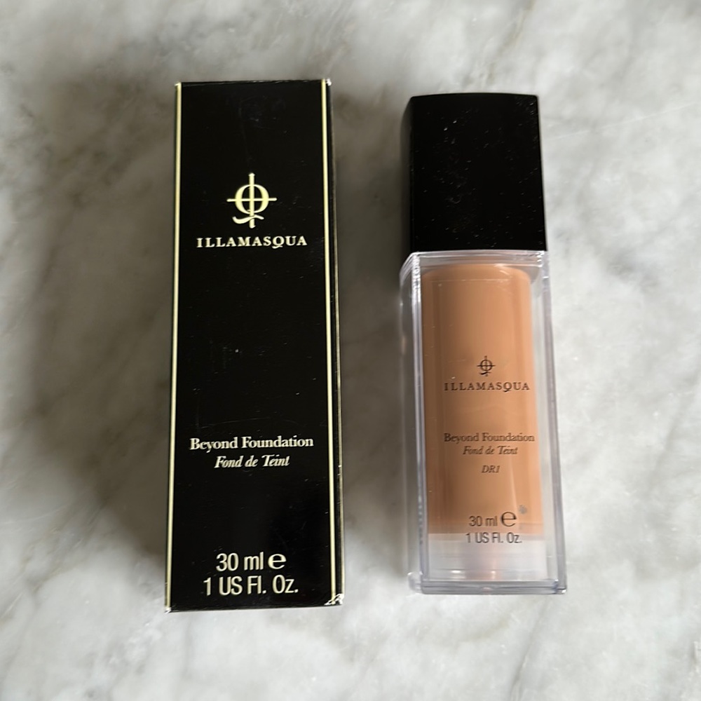 Illamasqua Beyond Foundation in shade DR1